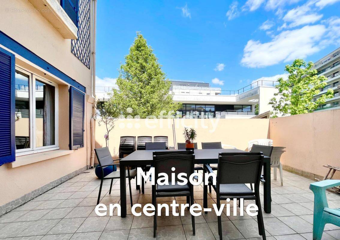 Maison à FRESNES