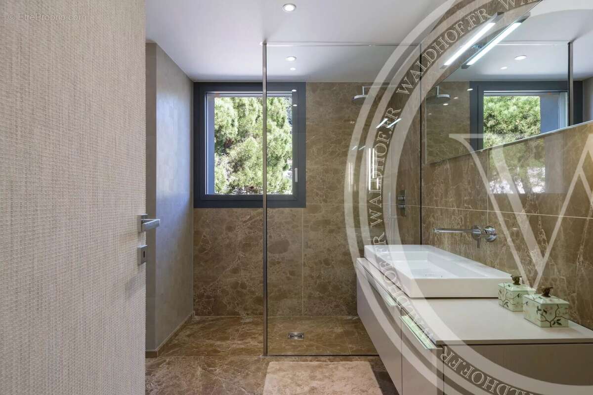 Villa contemporaine avec vue panoramique sur la mer et piscine à débordement surplombant le Cap Ferrat à seulement 21 minutes de - photo 16