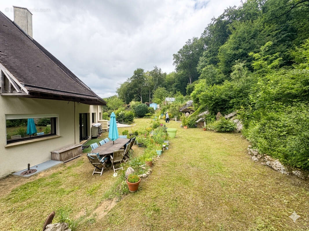 Propriété  244 m2 au coeur d'un écrin de verdure - photo 12