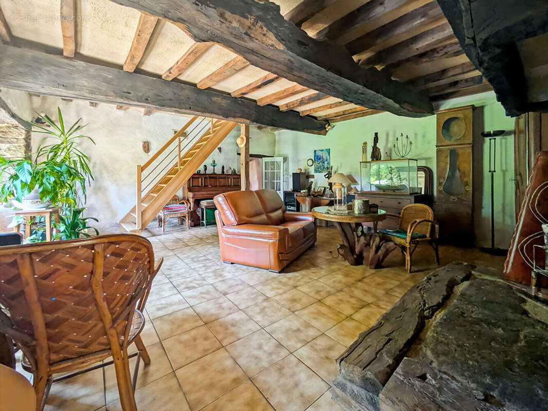 Maison à TINTENIAC