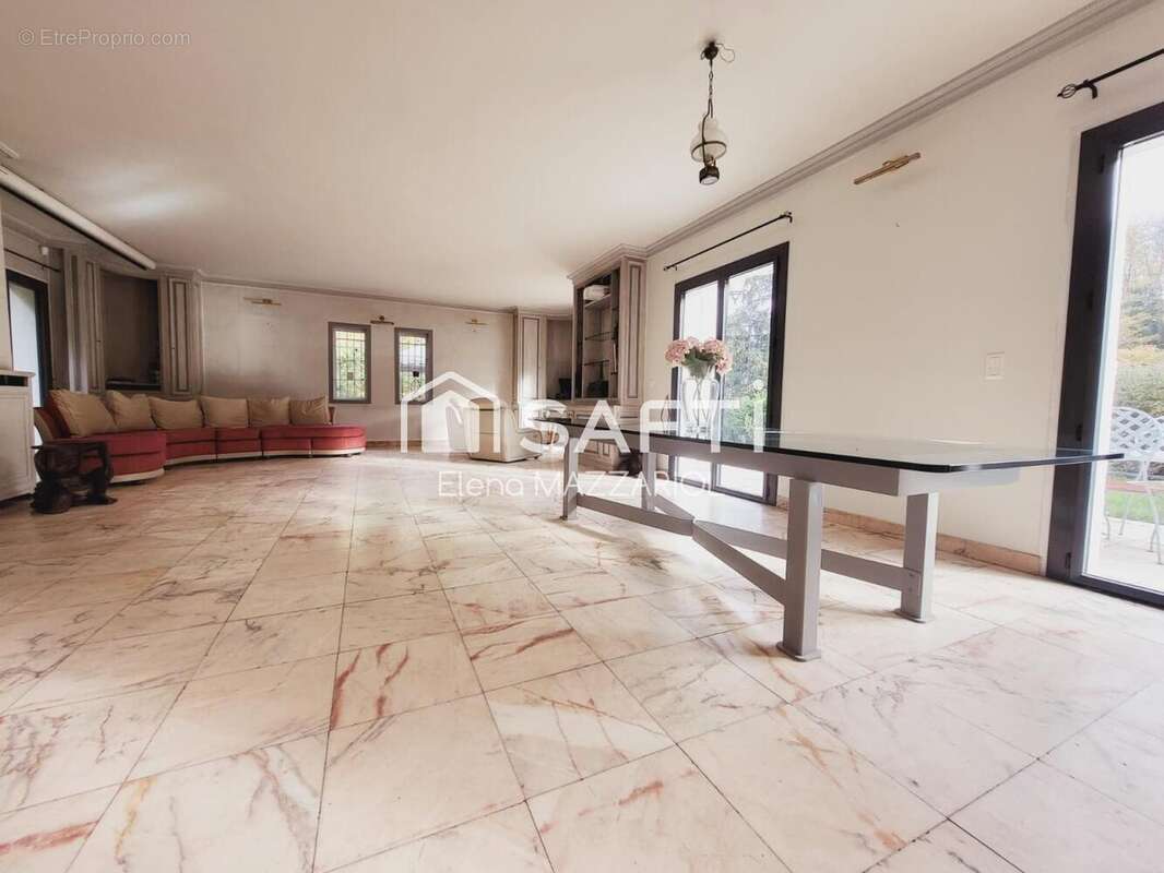 Photo 3 - Maison à LE MESNIL-LE-ROI