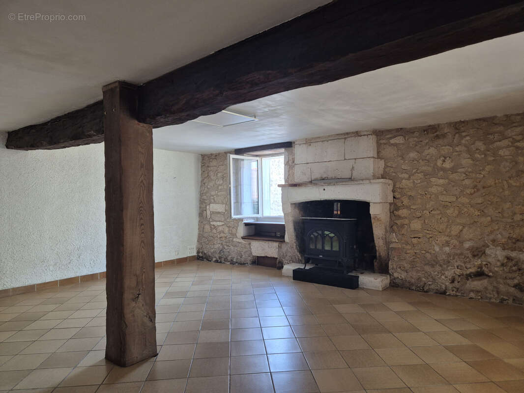 Maison à BOURDEILLES