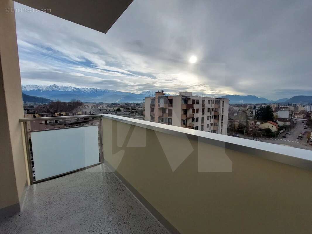 Appartement à FONTAINE