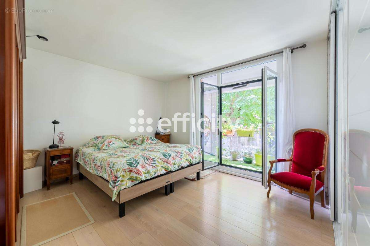 Appartement à VILLE-D'AVRAY