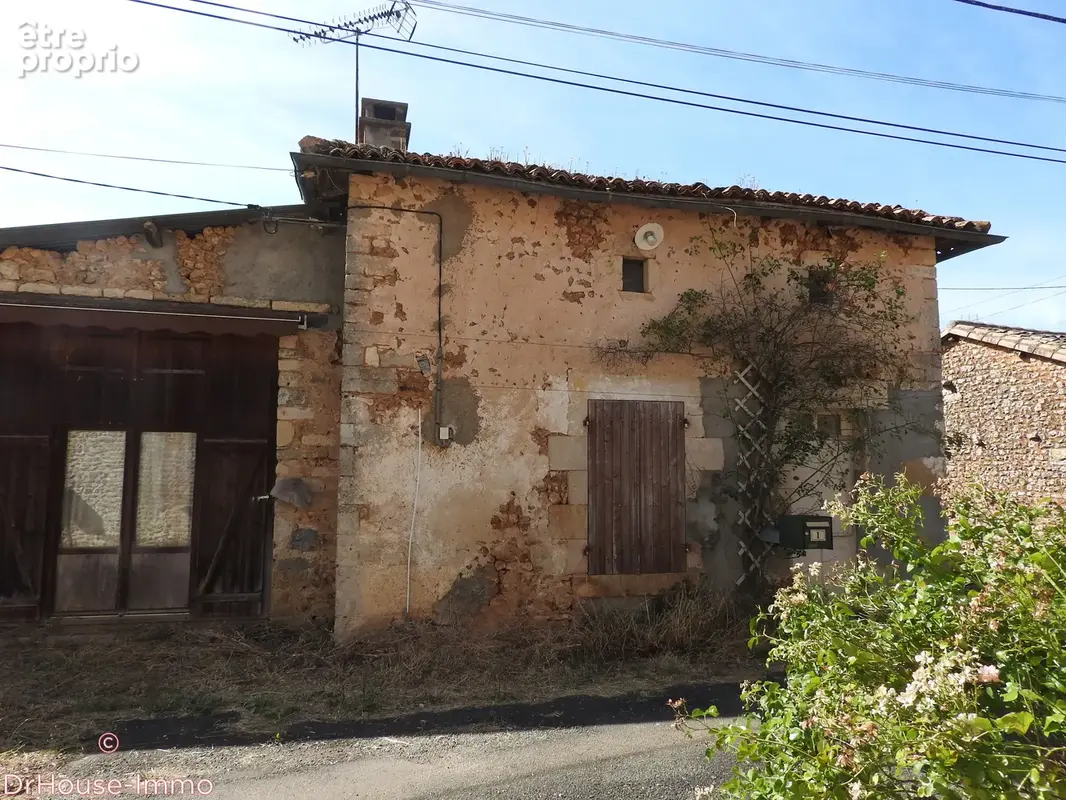Maison 83 m² à Saint-Sauvant  - photo 2