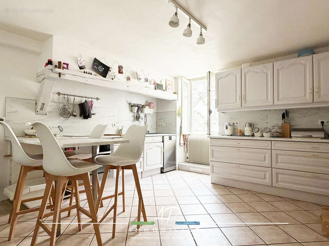 Ensemble immobilier de caractère avec maison rénovée et seconde maison à réinventer - photo 4