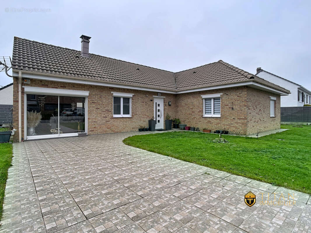 Pavillon individuel en plain pied, 3 chambres, jardin à Wormhout ( 59470) - Maison à WORMHOUT