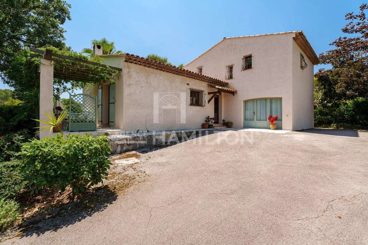 Maison à VALBONNE