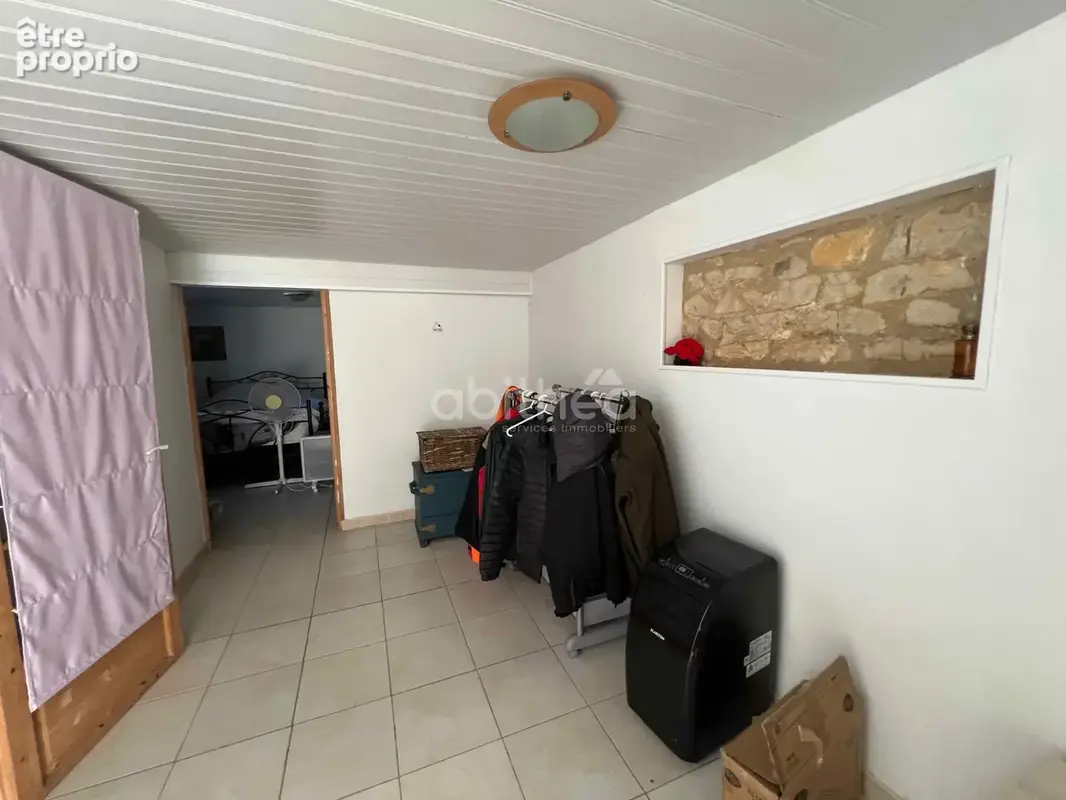 Maison atypique avec dépendances et grand terrain   Chassiecq (16350) - photo 12