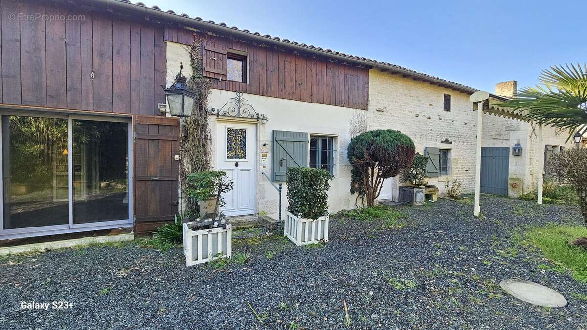 Maison à COULON