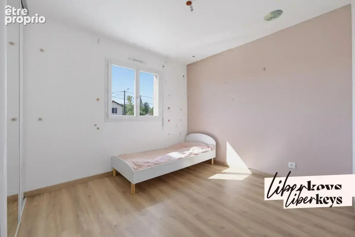  ANGLADE (33390) — Maison T6 (155 m²) avec piscine, boulodrome & cuisine d'été sur terrain clos de 1 400 m² - photo 11