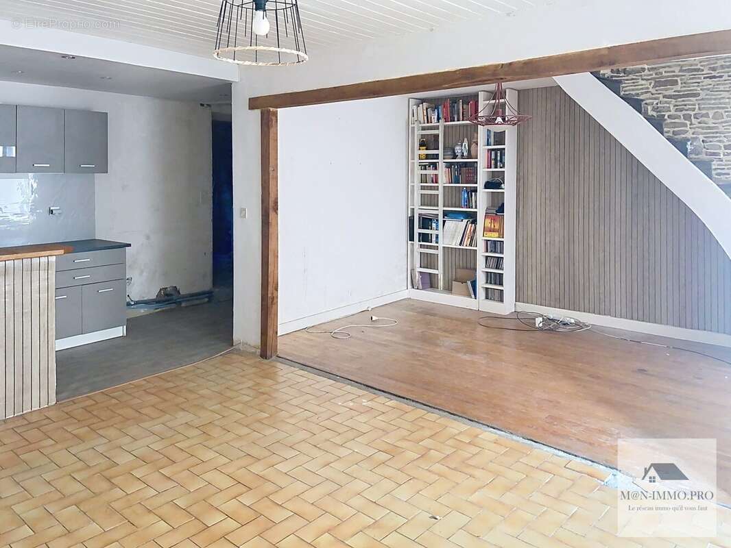 Maison à COGLES