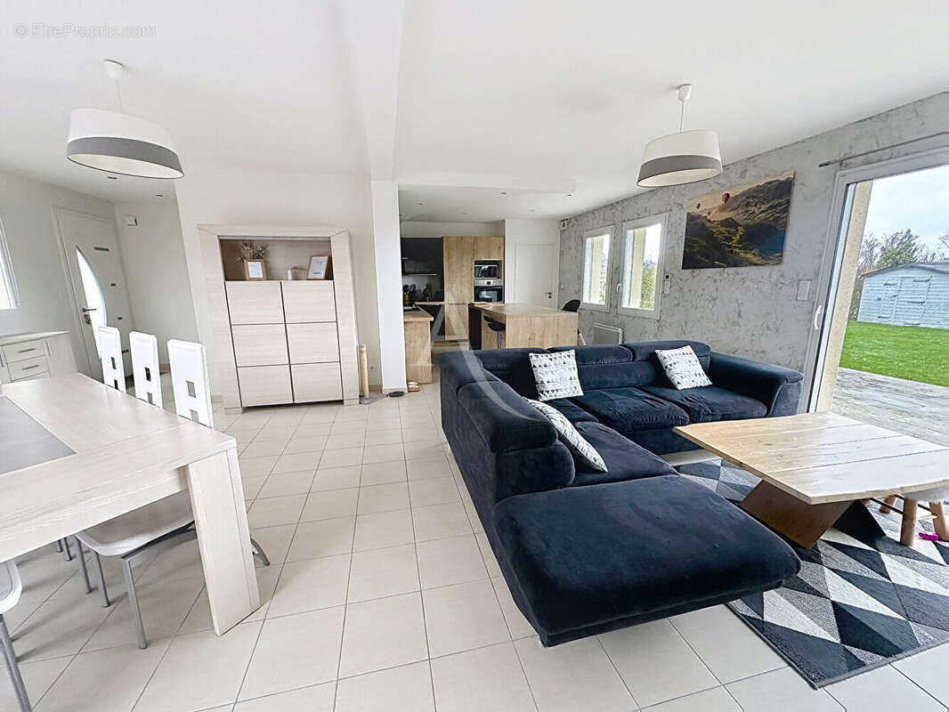 Maison à BRISSAC-QUINCE