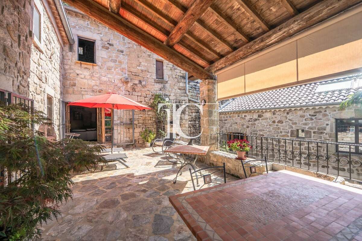 Maison à LABLACHERE