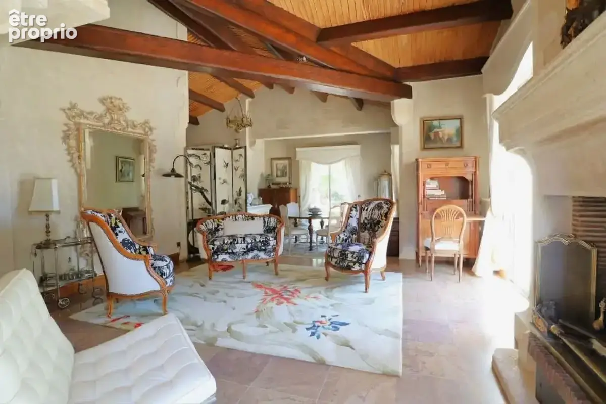 Centre Bourg, Maison offrant 4 CH, 2 SDE, 3 WC, sur 3000 m2 - photo 9