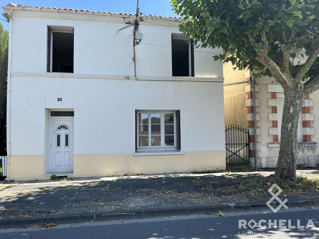 Maison à SAINT-JEAN-D'ANGELY