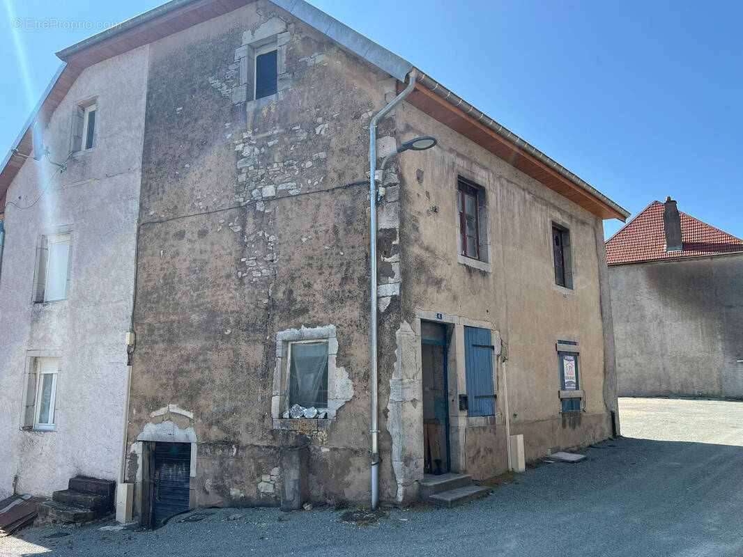 Maison à CLERVAL