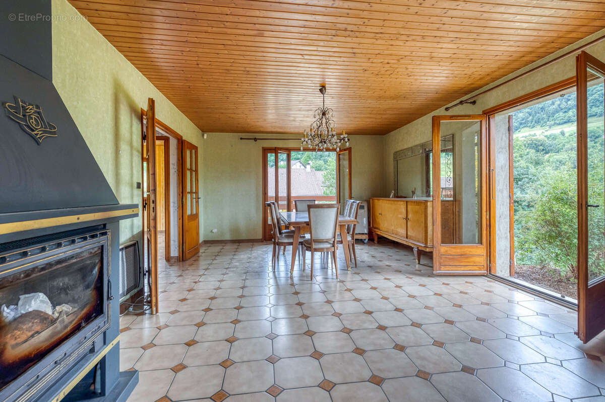 Maison à LA COMBE-DE-LANCEY