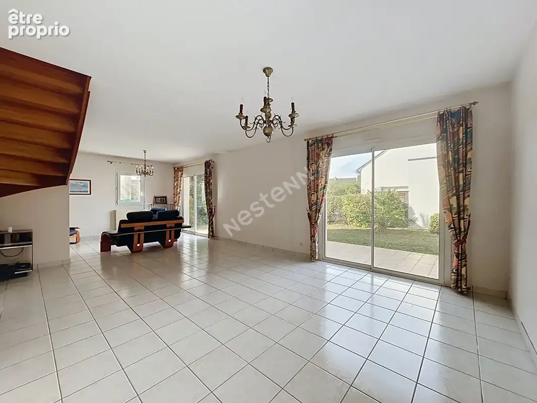 VIEUX DOULON - Maison familiale 5 chambres avec jardin et garage - photo 2
