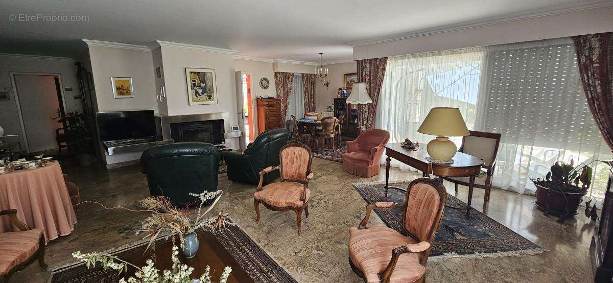 Maison à SAINT-CLEMENT-DE-RIVIERE