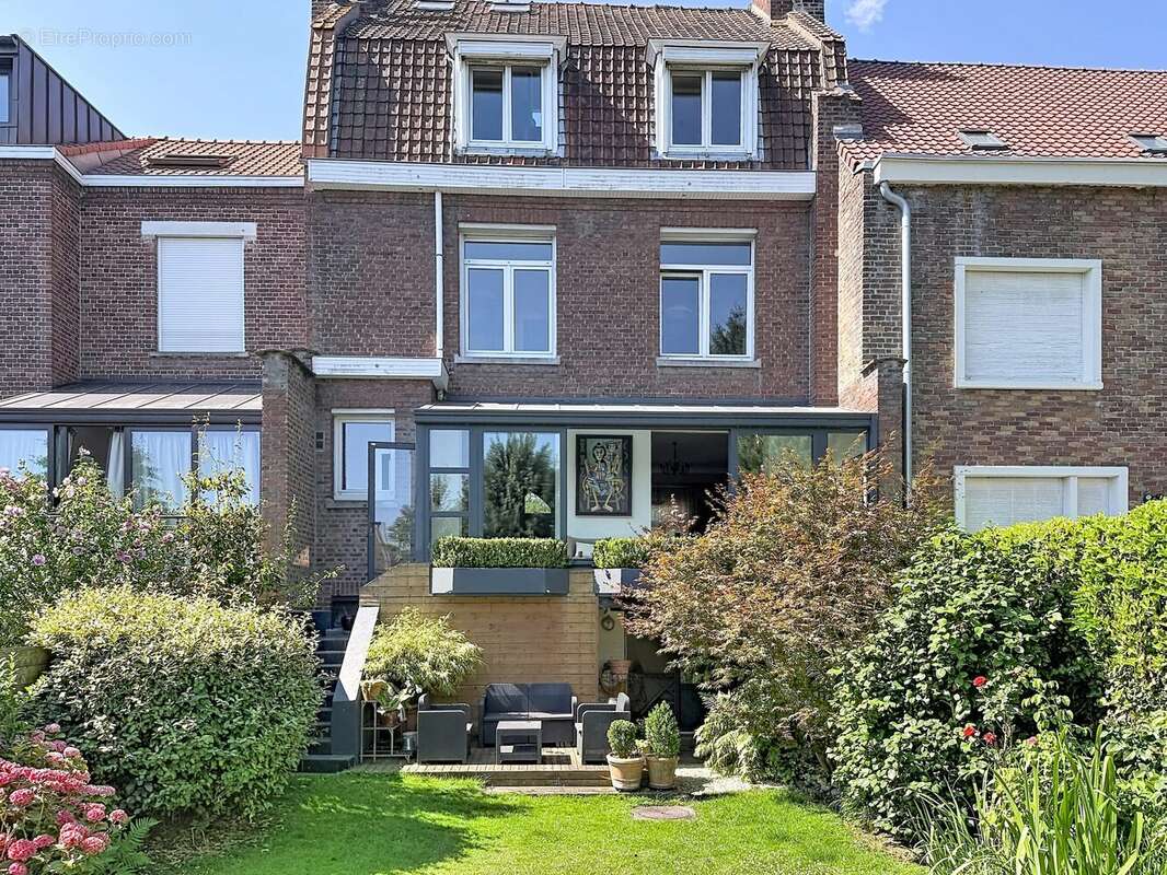Maison 205 m² à Croix  - photo 2