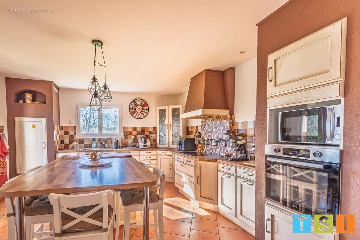 Maison à MONTESQUIEU-VOLVESTRE