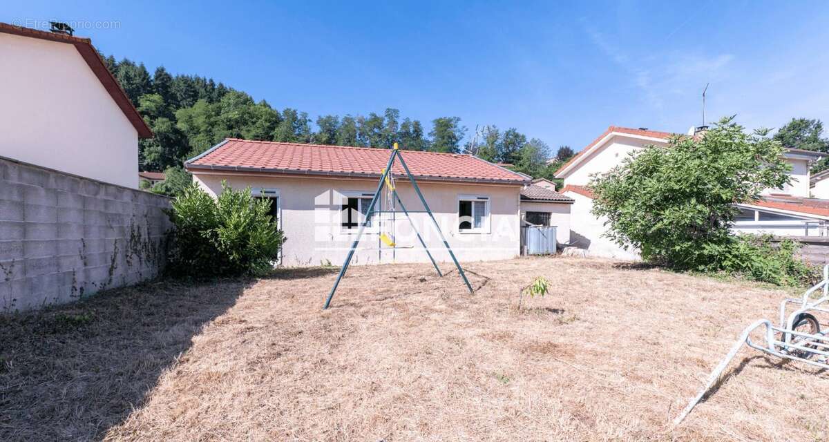 Maison à LE CHAMBON-FEUGEROLLES