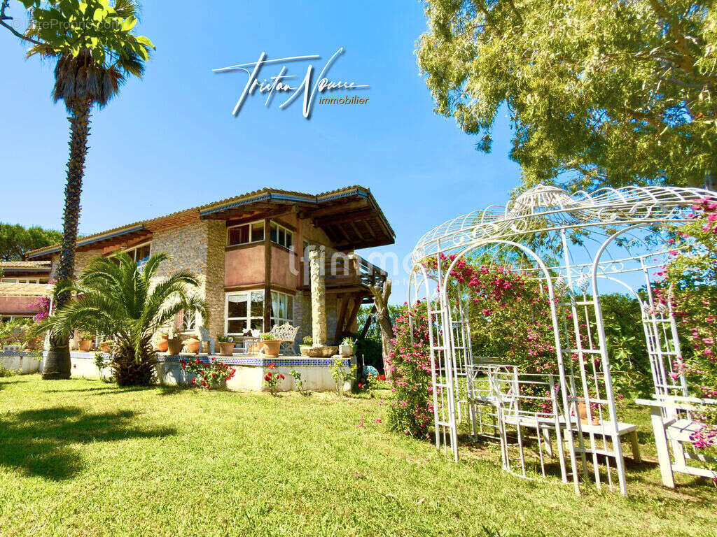 Maison d'exception - 212 m2 en 4 faces - Saint Cyprien Le Golf - photo 2