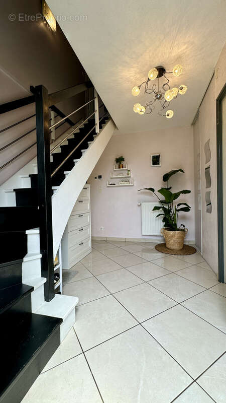 Maison à CHAUCONIN-NEUFMONTIERS