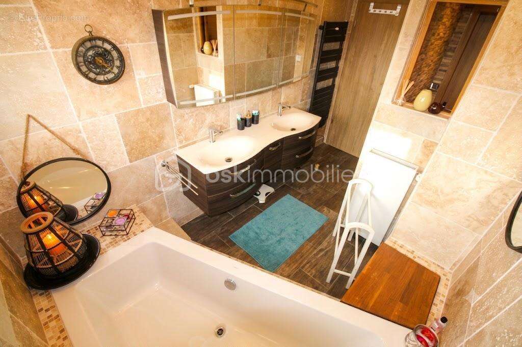 VILLAGE-NEUF – MAISON INDIVIDUELLE 213 m² – 213 m² habitables • Piscine • Photovoltaïque • Pompe à chaleur • À 2 min de la Suiss - photo 9