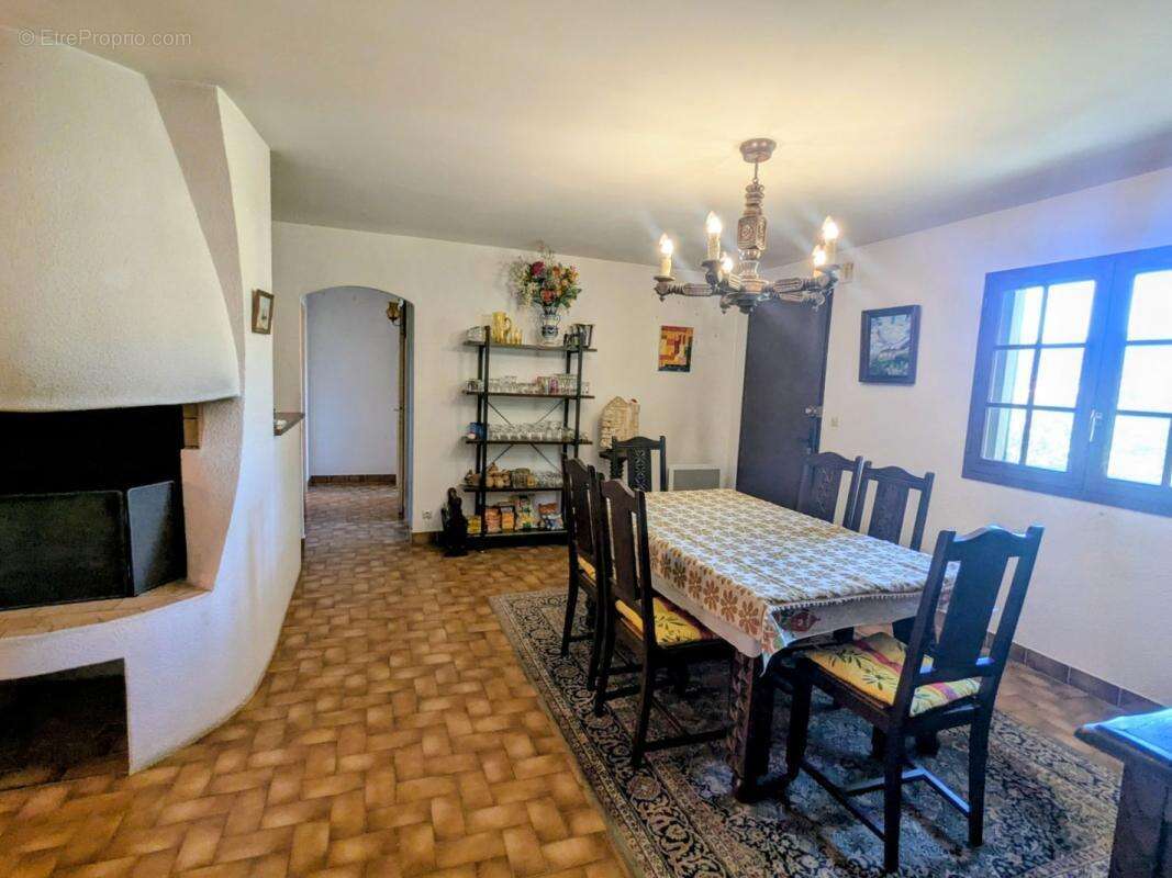 Maison 92 m² à Reynes  - photo 4