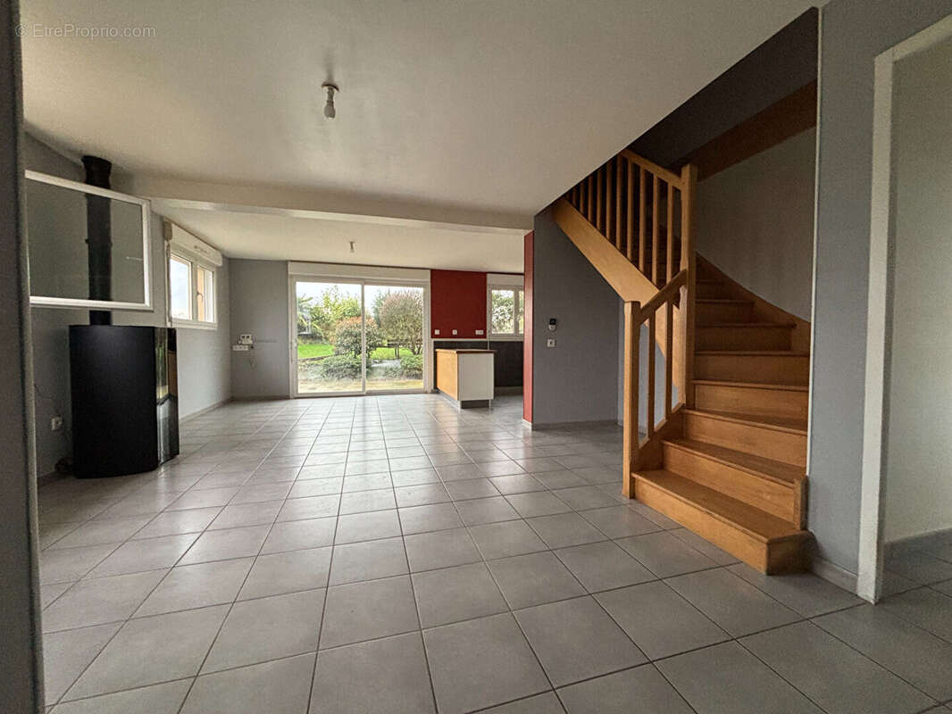 Maison à MESLAY-DU-MAINE