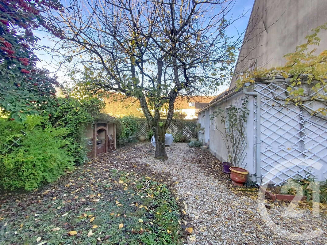 Maison à THORIGNY-SUR-OREUSE