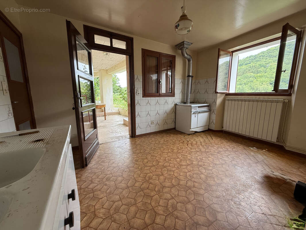 Maison de village avec vue dominante sur la vallée du Lot   Fort potentiel d'aménagement - photo 10
