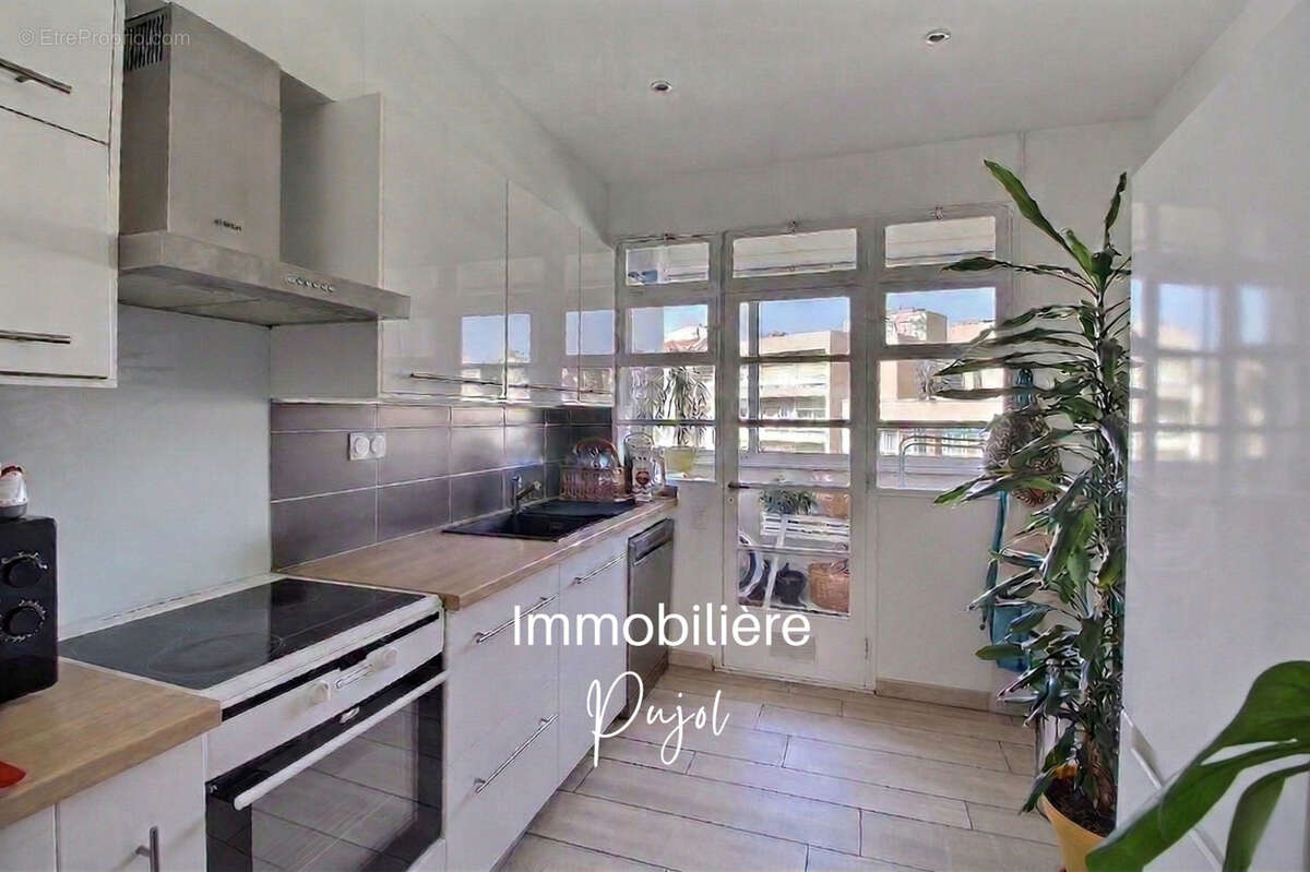 Appartement à MARSEILLE-2E