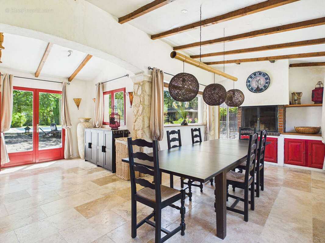 Villa 400 m2  sur 3411m² avec piscine, jacuzzi et dépendances - photo 16