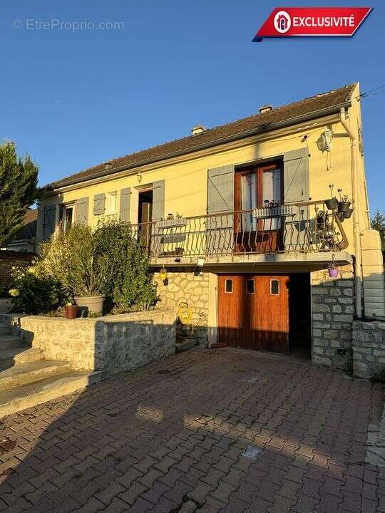 maison familiale, sous sol total, grand terrain, 4 chambres, - Maison à ENGENVILLE