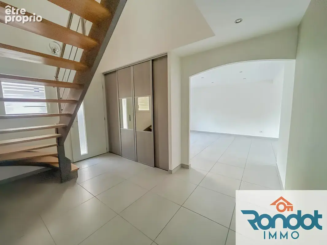 Maison 6 pieces/4 chambres/143m2 sur terrain 426m2 - photo 2