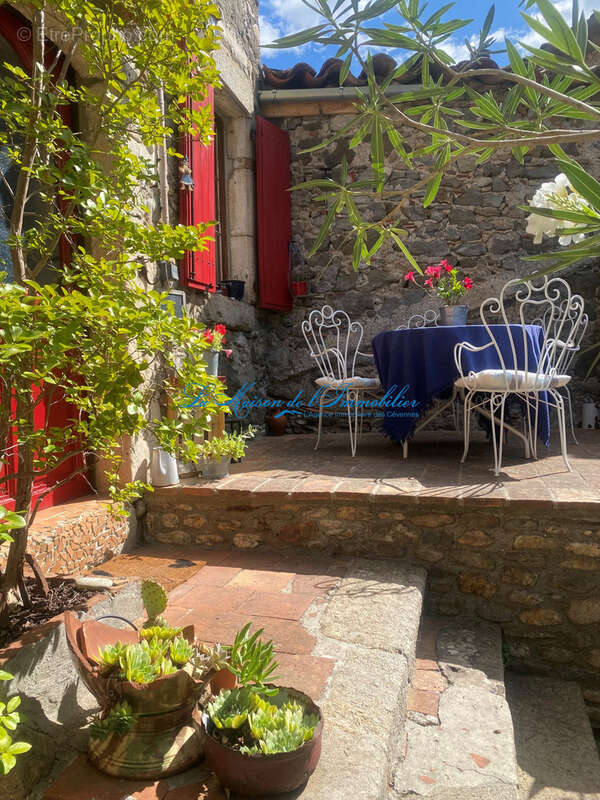 Mialet, charmante maison de village en pierres F3 avec terrasse - photo 2