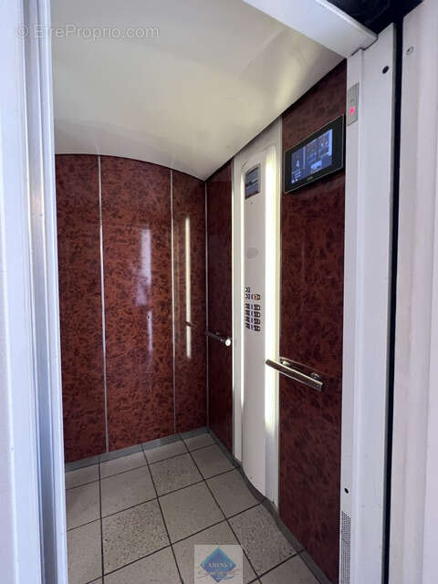 Appartement terrasse t4 - 117m2 - clim-ascenseur-box-parking-cave - photo 12