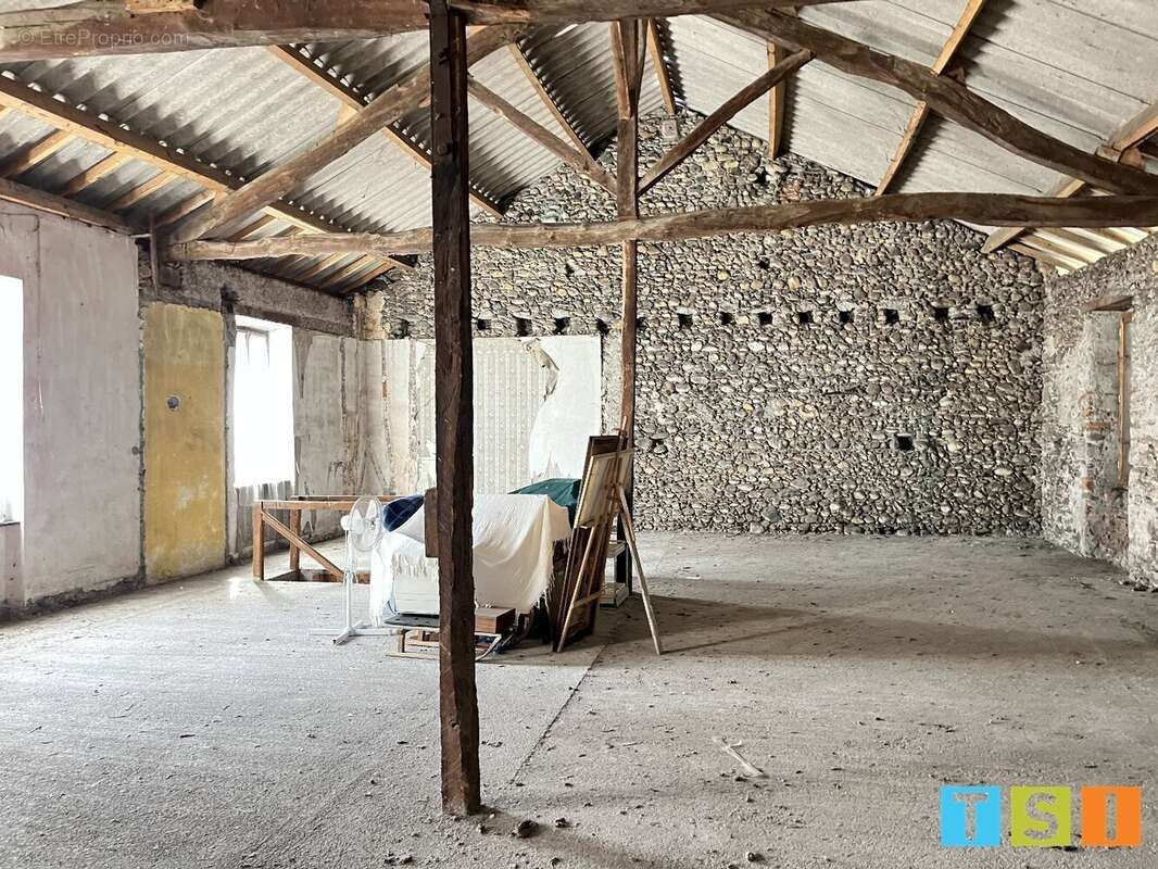 Maison à MONTREJEAU