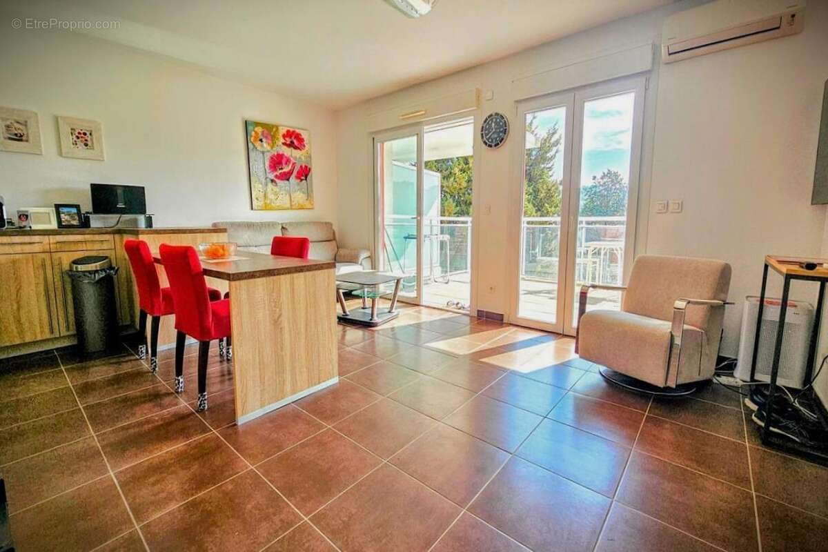 Appartement à VALLAURIS