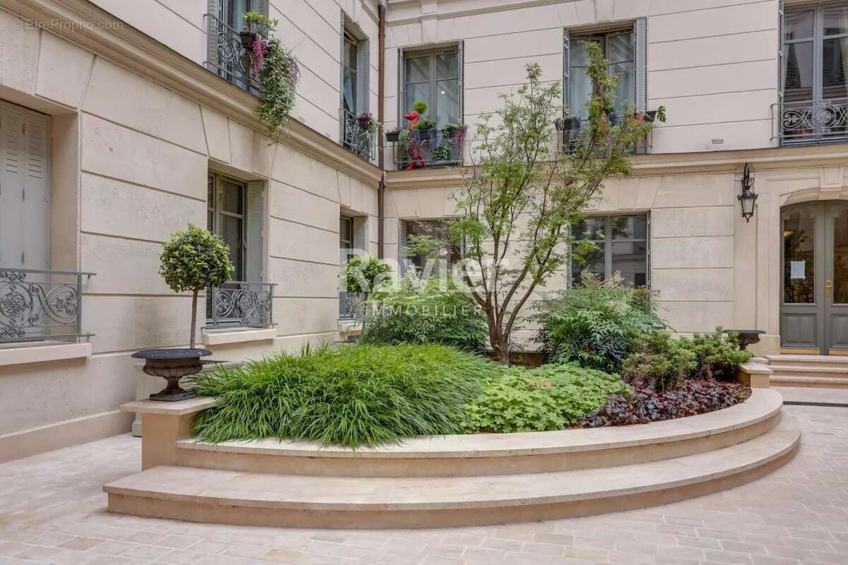 Appartement à PARIS-17E