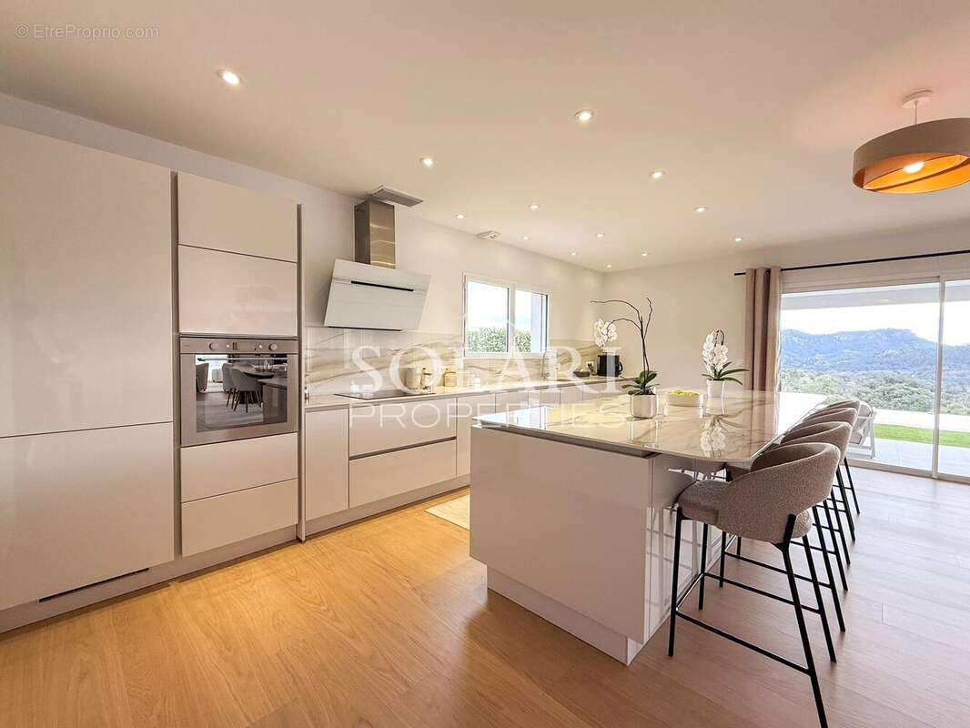 Maison à MANDELIEU-LA-NAPOULE