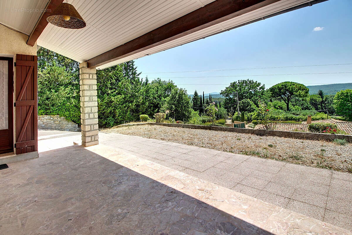 À vendre en exclusivité - lorgues - maison à fort potentiel de 83m²  avec une vue dominante et très grand garage 65m² - photo 13