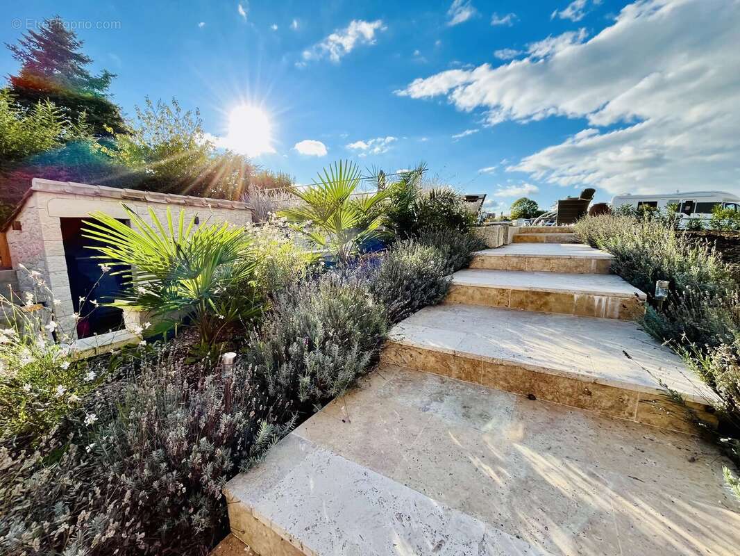 Elégant manoir avec dépendances, appartement d'amis et projet de rénovation - photo 8