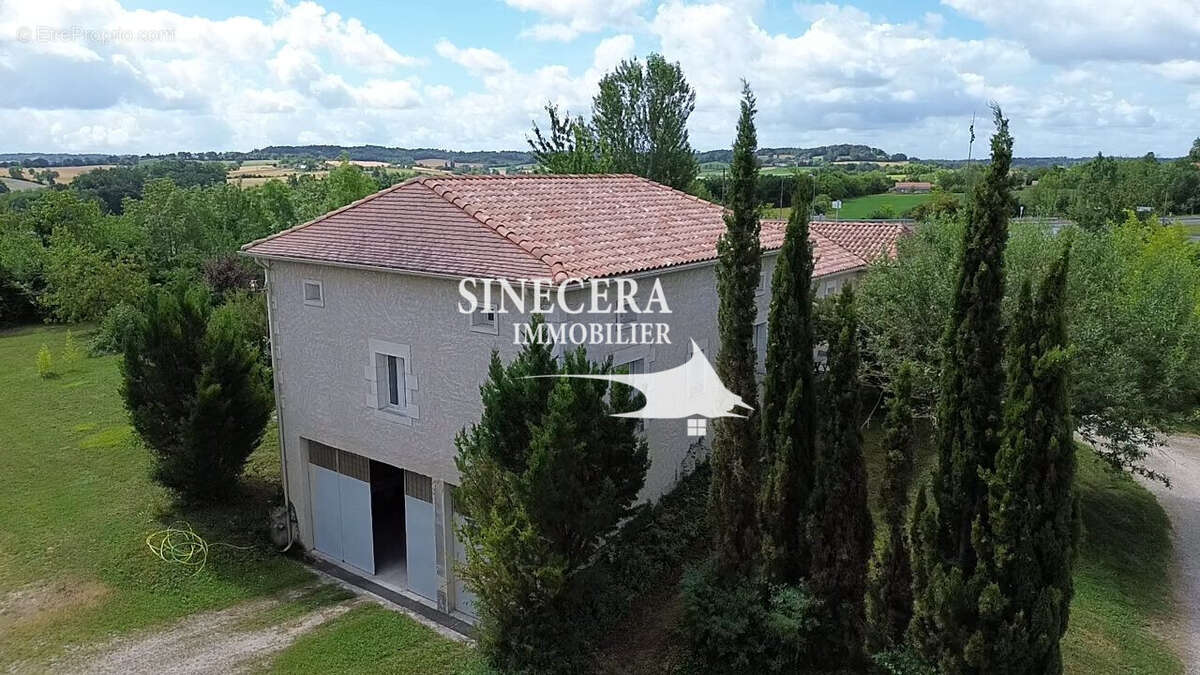 Maison 170 m² à Riberac  - photo 2