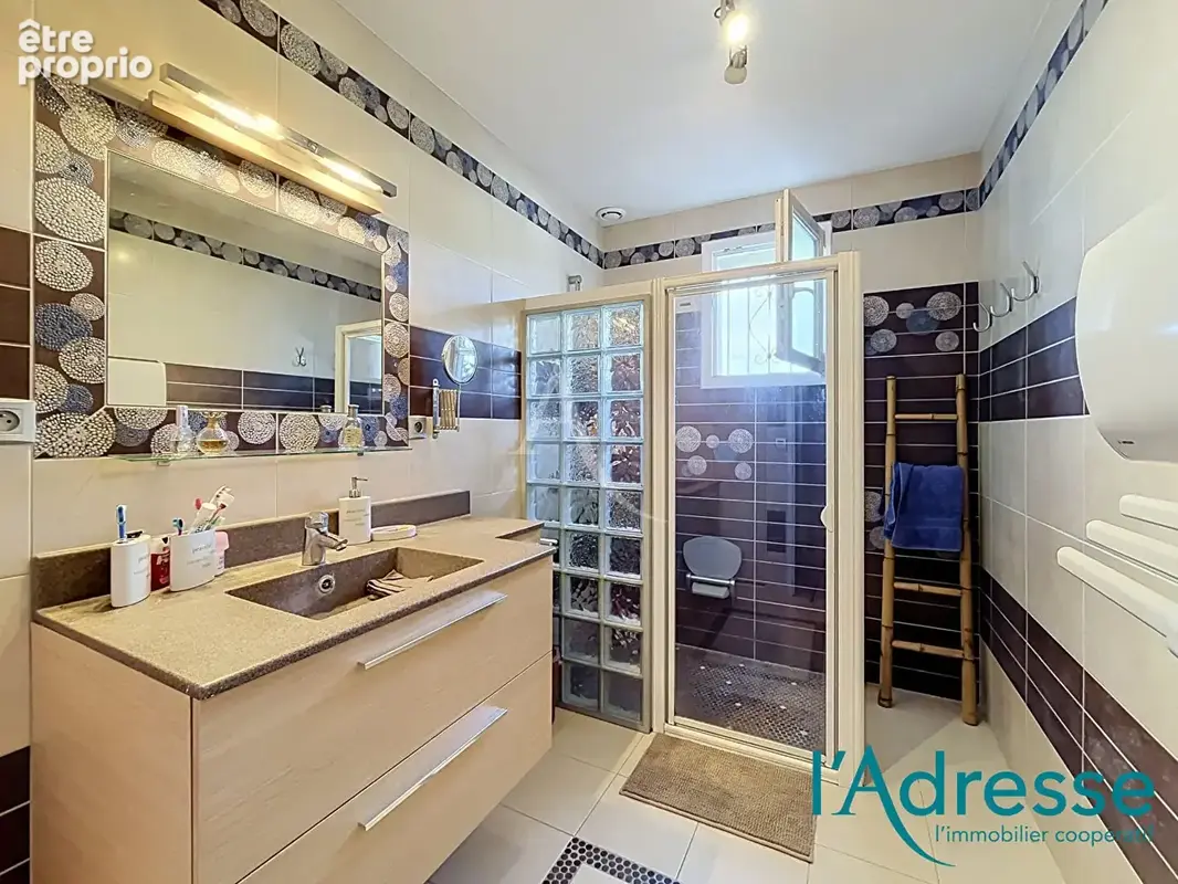 Maison familiale de 4 chambres à proximité des commodités - photo 11