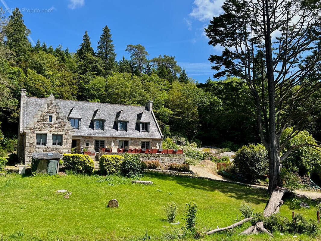 Maison à HUELGOAT