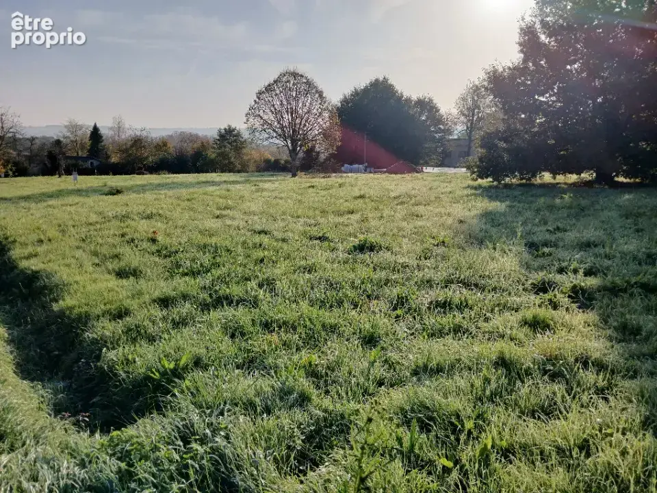 Terrain à SAINT-ASTIER